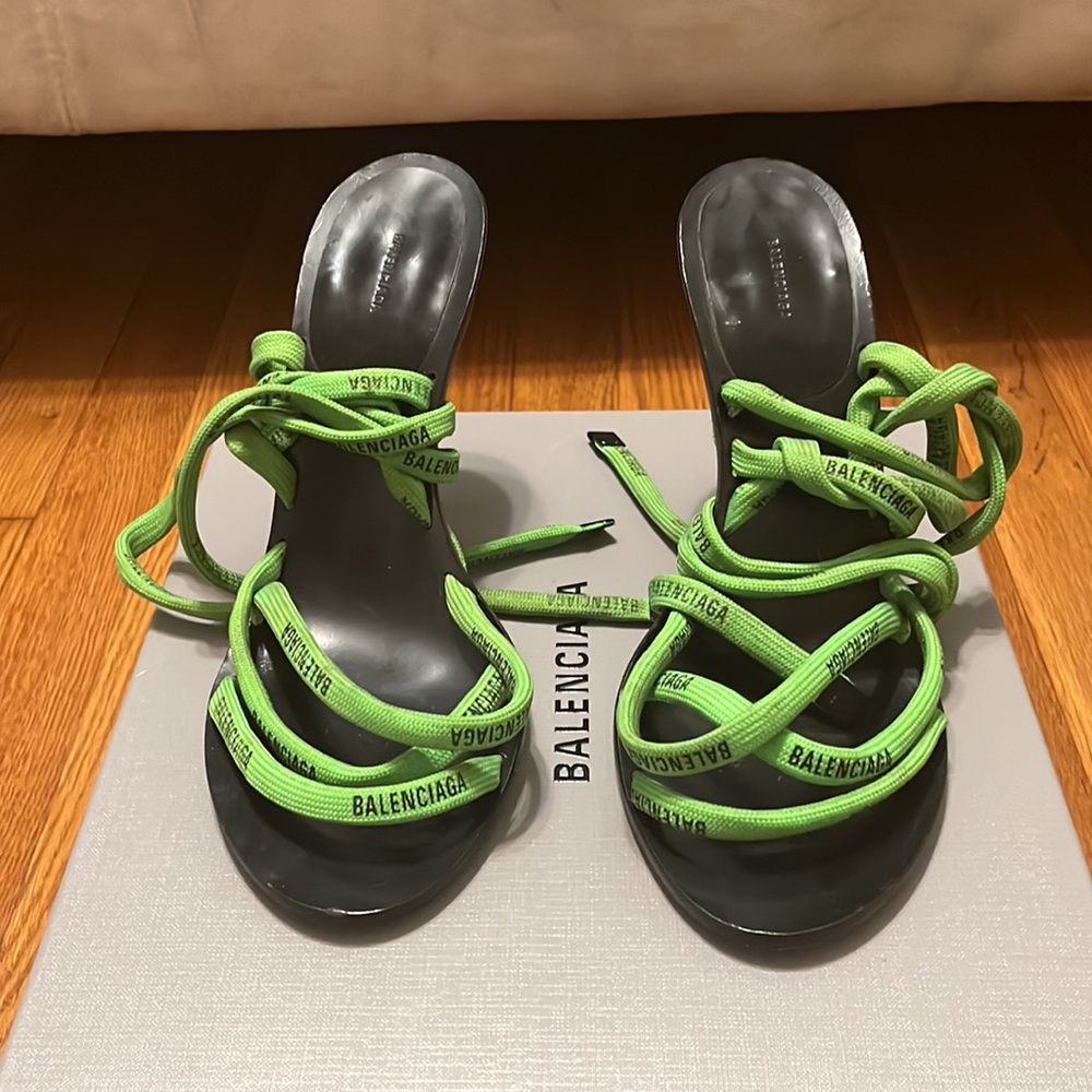 Balenciaga Neon Logo Lace Sandal SZ 39, Same Day Ship 💁🏾‍♀️💚💚